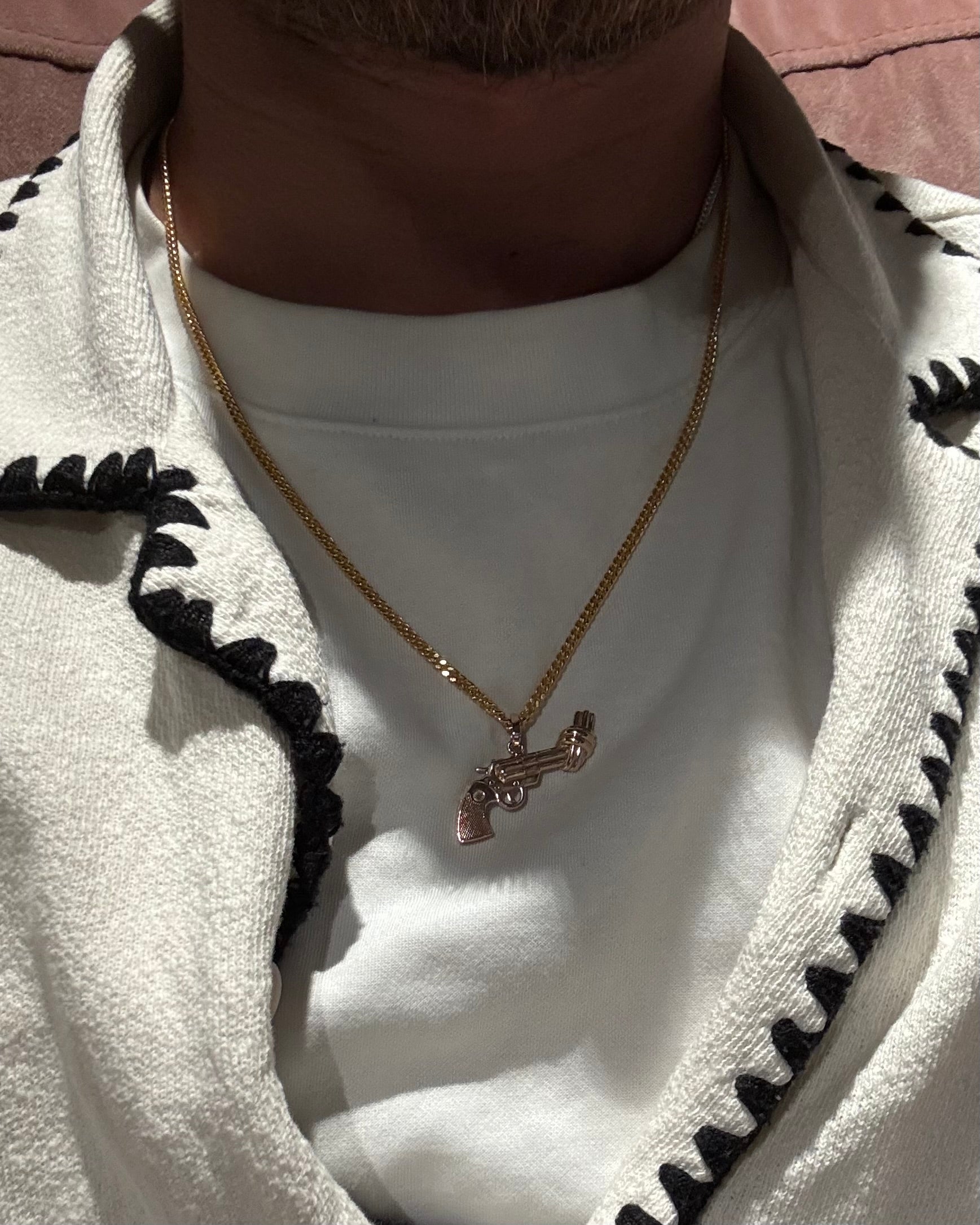 Non-Violence Halsband - The Knotted Gun - Kejsar