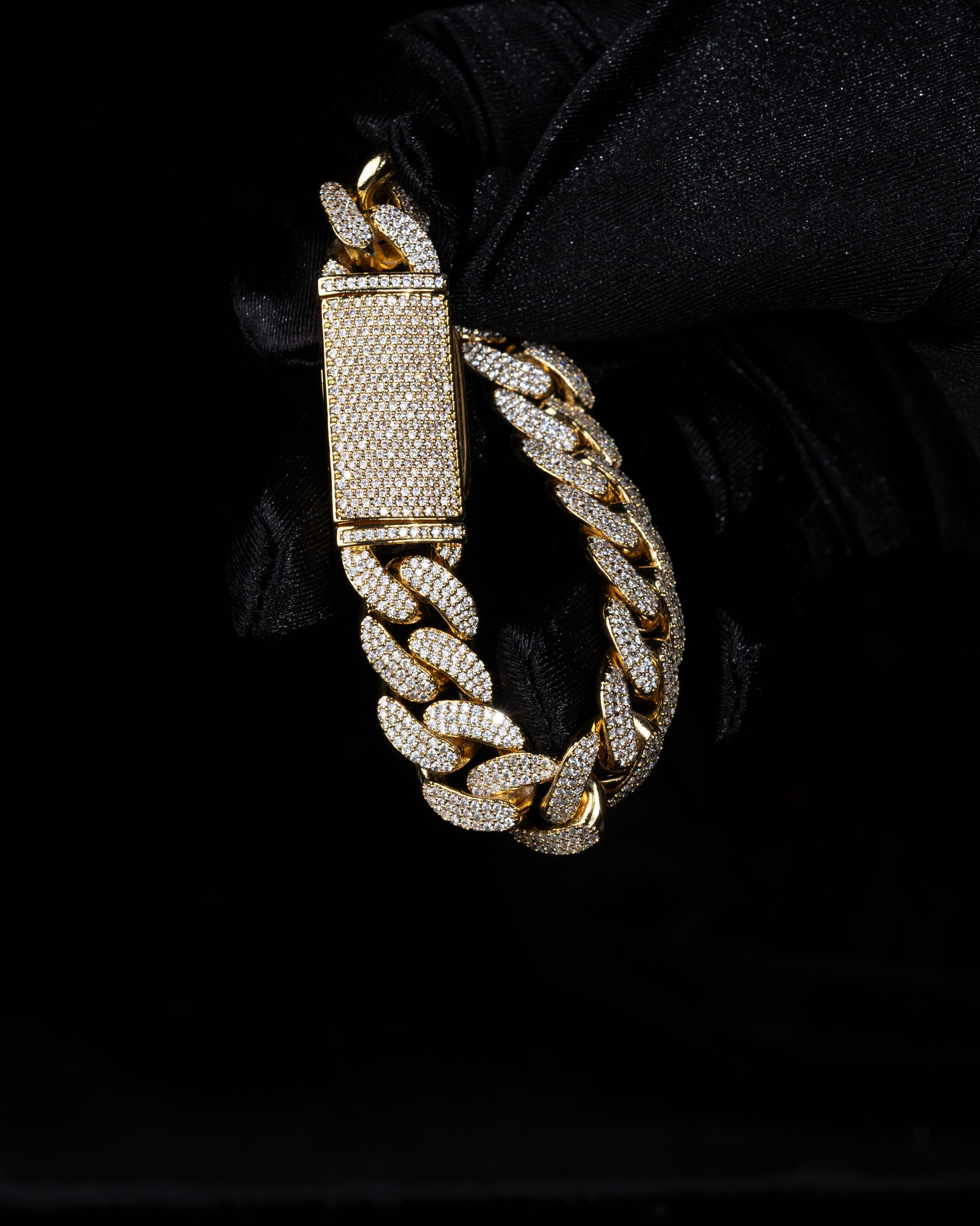 Iced out oval cuban link armband - Kejsar